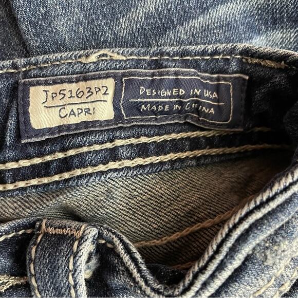 Miss Me Angel Wing Rhinestone Western Cropped Capri Distressed Stretch Jeans 26 - Picture 14 of 16